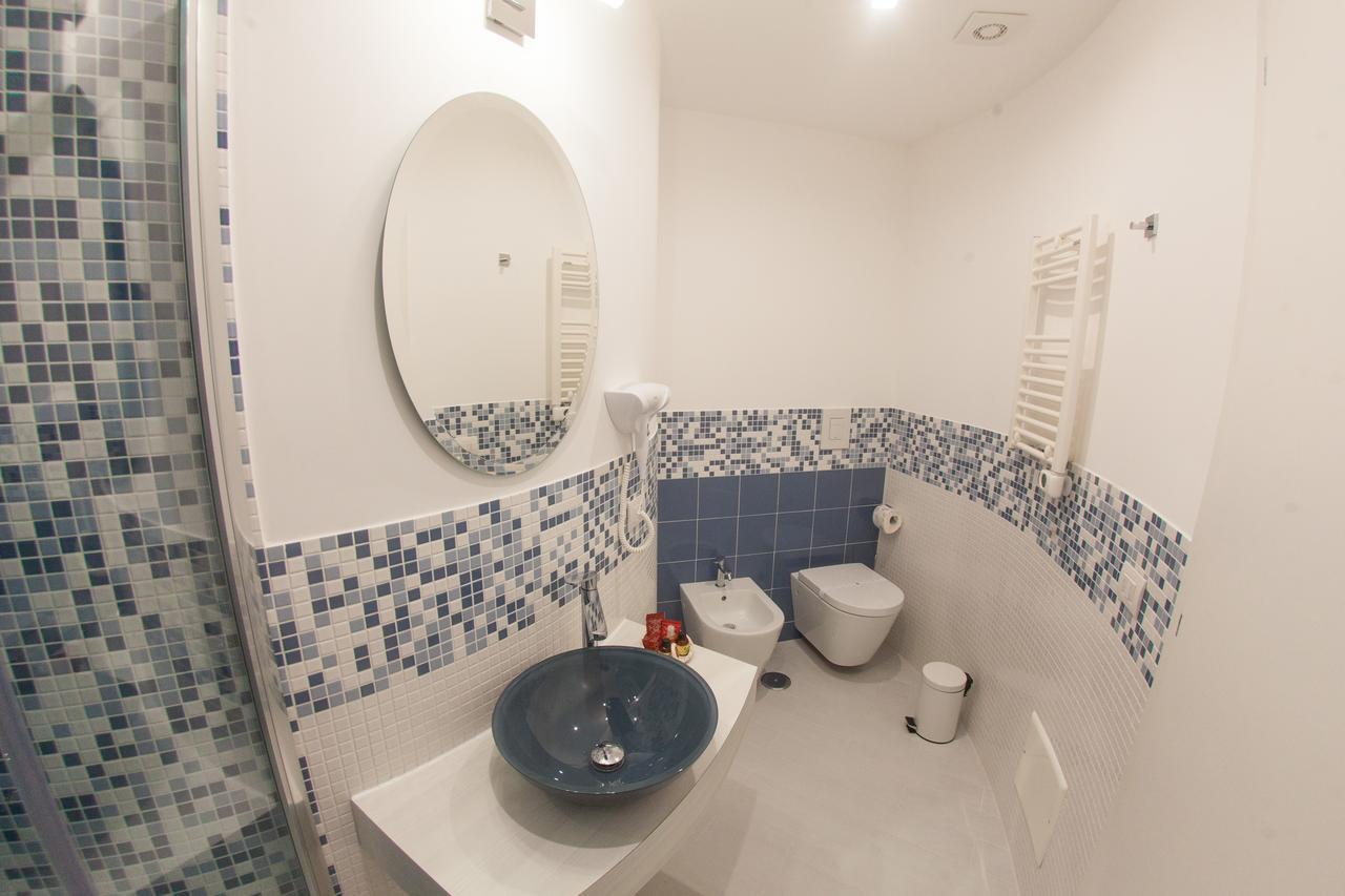 319 Al Duomo Bed & Breakfast Napoli Bagian luar foto