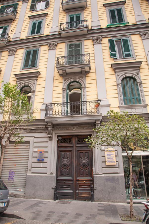 319 Al Duomo Bed & Breakfast Napoli Bagian luar foto